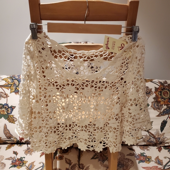 3/$15 | Cropped Crotchet Top - Picture 2 of 6